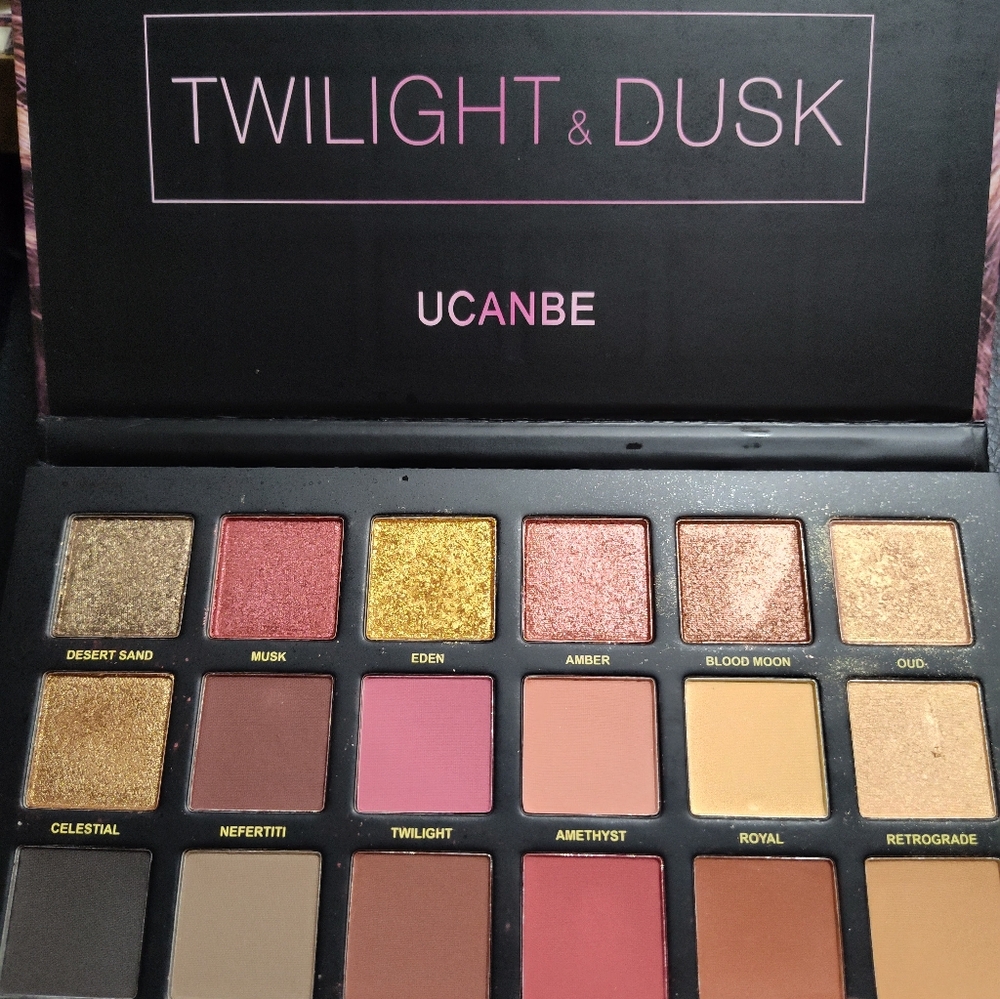 UCANBE Twilight and dusk 18 pan eyeshadow pallette